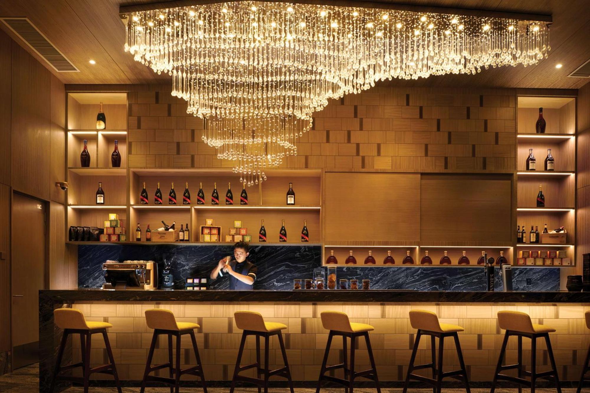 Doubletree By Hilton Shah Alam I-City Екстер'єр фото The bar at the lobby