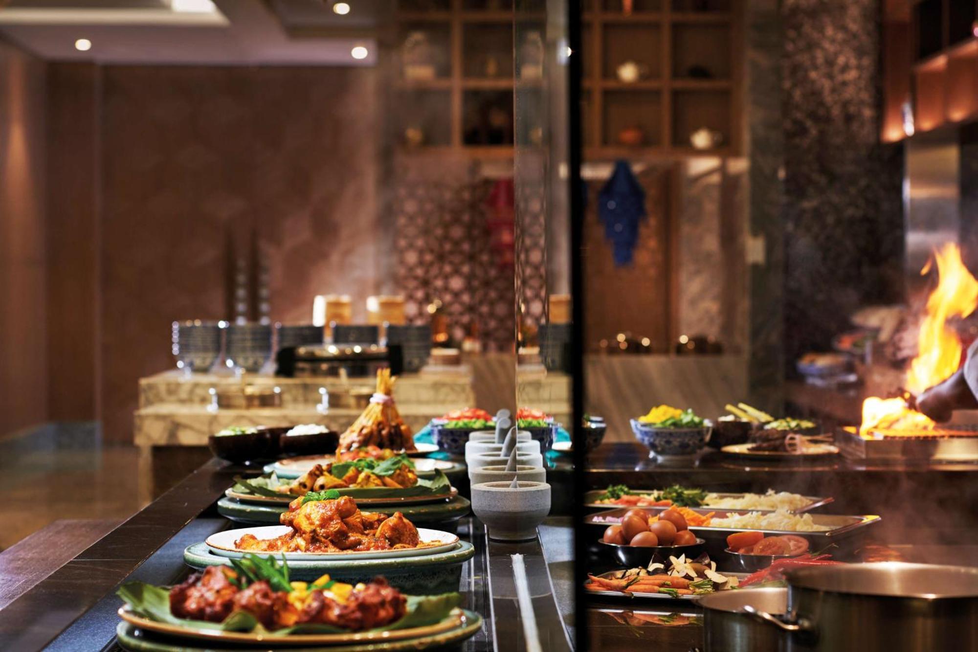 Doubletree By Hilton Shah Alam I-City Екстер'єр фото A buffet at a restaurant