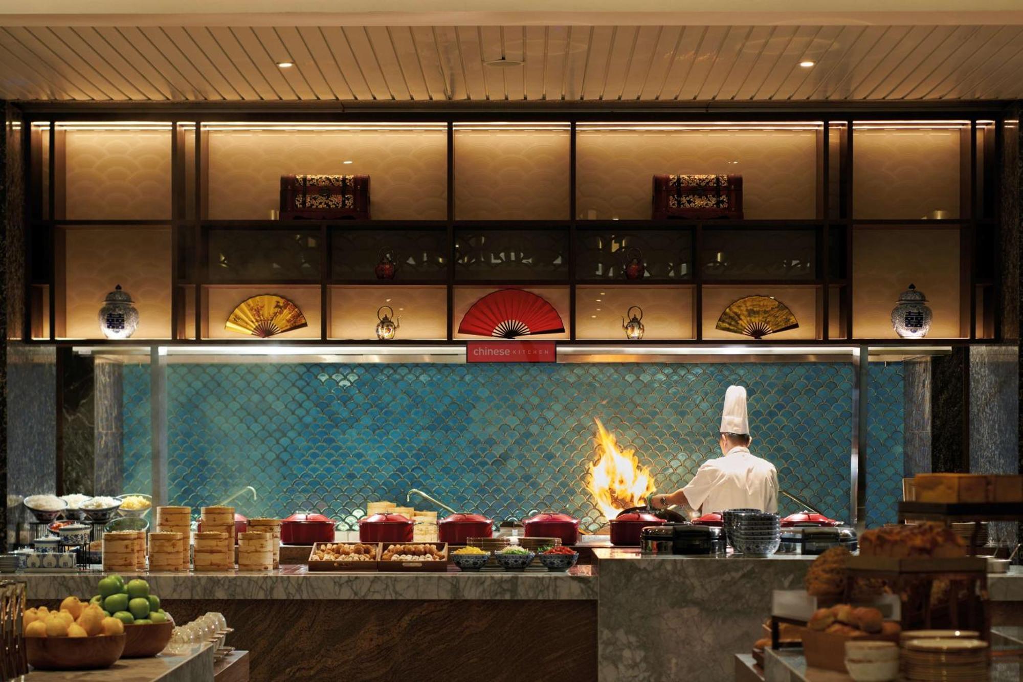 Doubletree By Hilton Shah Alam I-City Екстер'єр фото Live kitchen at the hotel