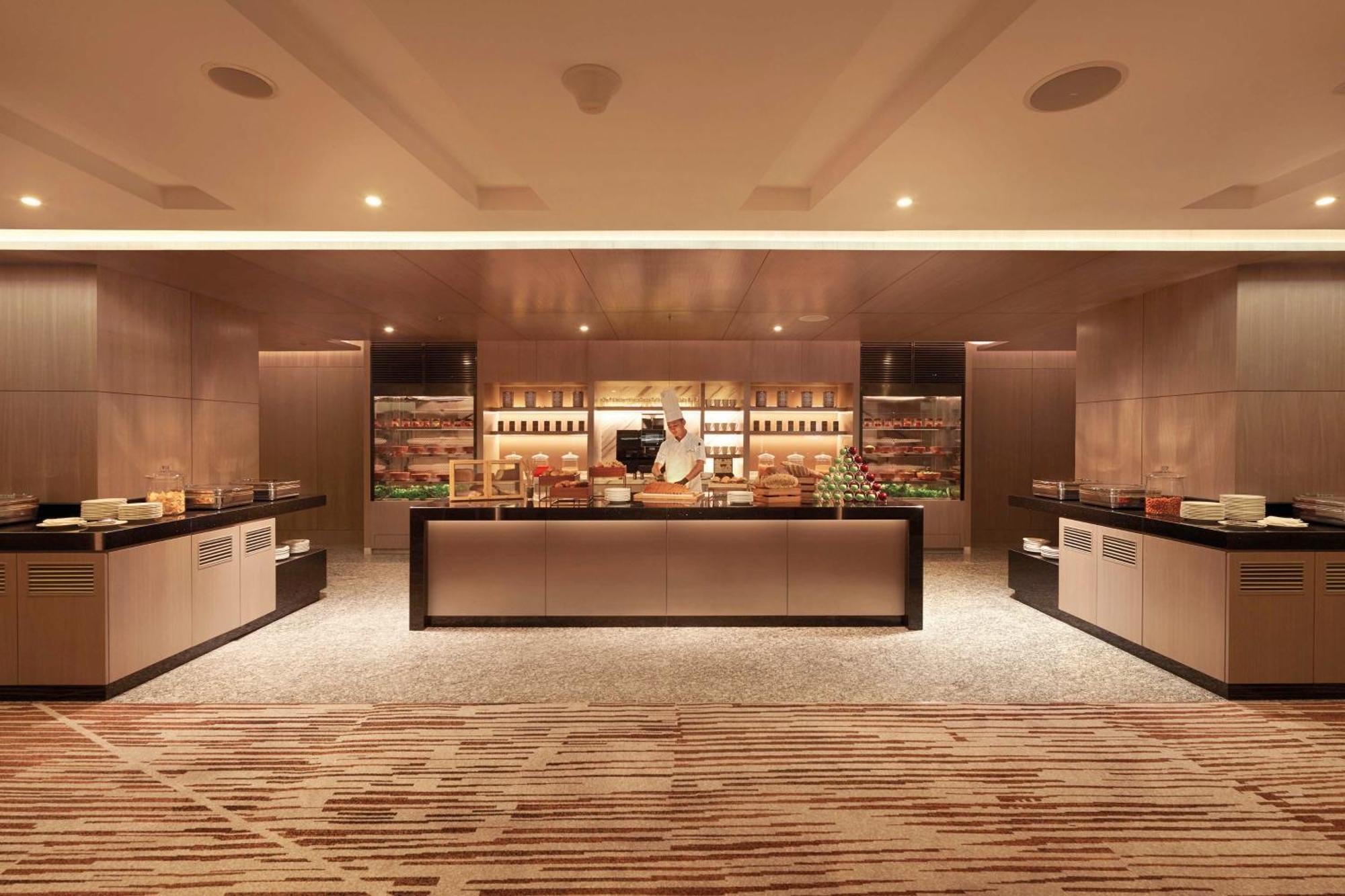 Doubletree By Hilton Shah Alam I-City Екстер'єр фото The new lounge at Hong Kong International Airport